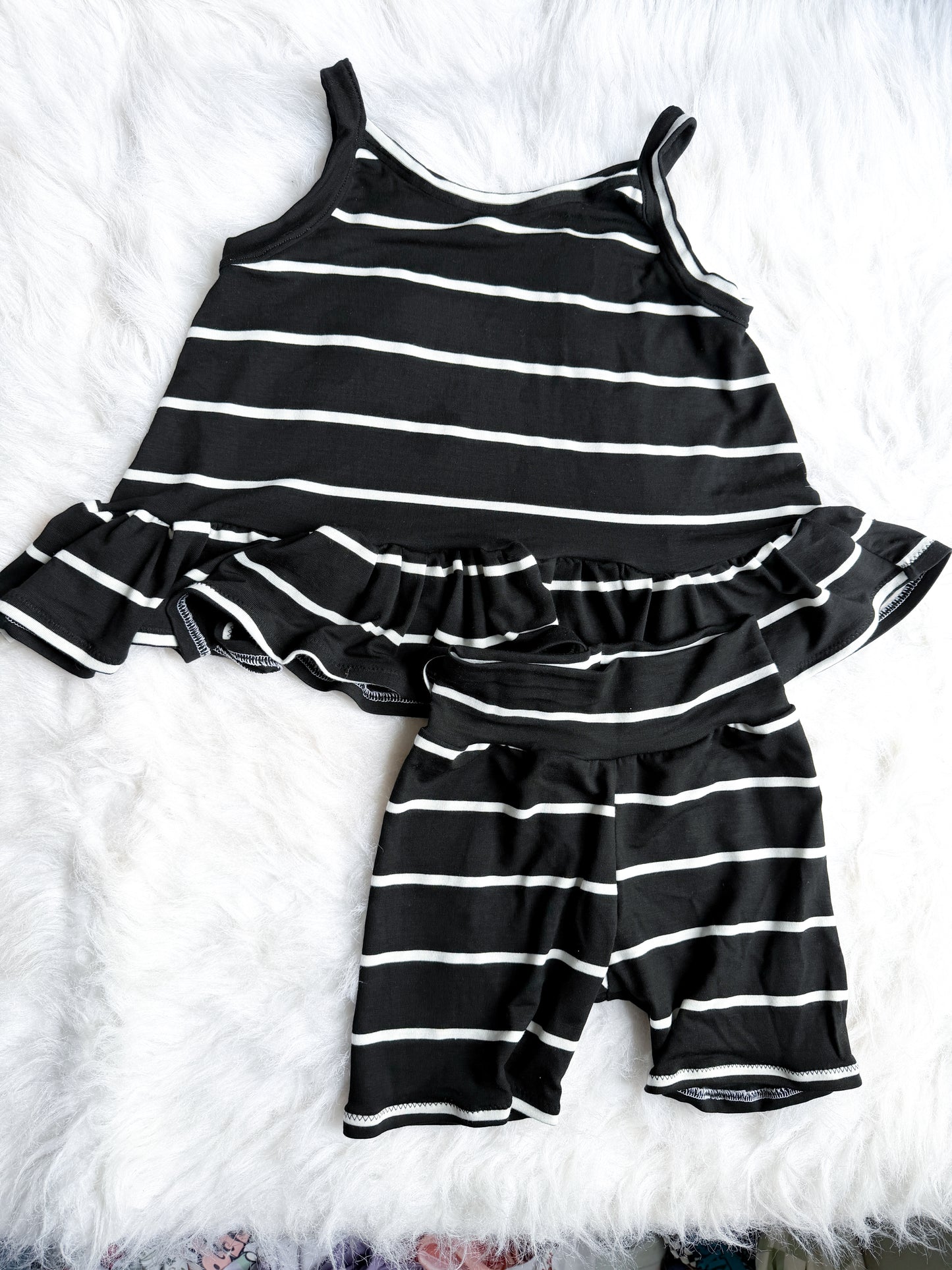 Ruffle swing top + bikers 4T